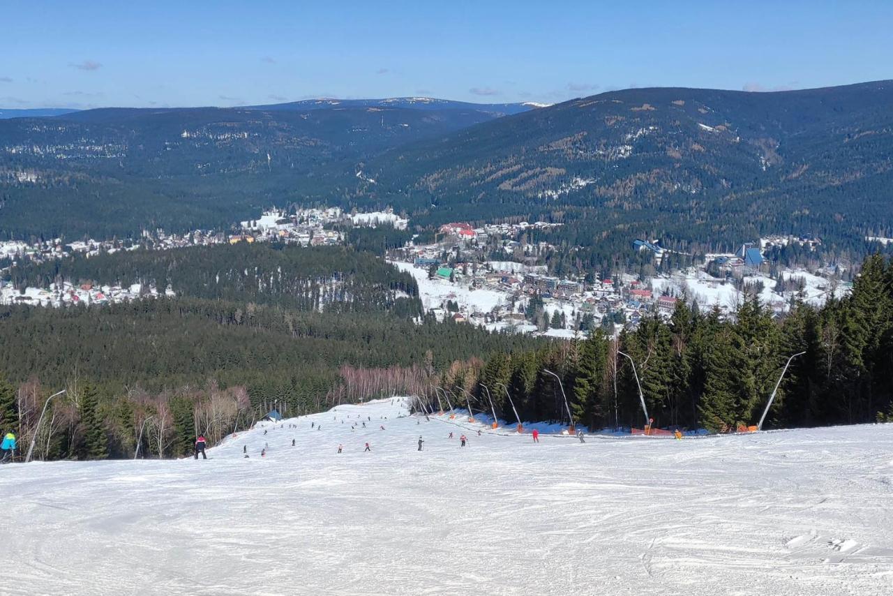 Enjoyharrachov - Atraktivni Slunne Studio Certovka V Centru Harrachova S Garazovym Parkovanim, Wifi-Wlan, Sat, Herni Konzoli, Netflix Zdarma A Nejkrasnejsim Vyhledem Na Certovu Horu S Arealem Skokanskych Mustku A Sjezdovku Apartment Luaran gambar