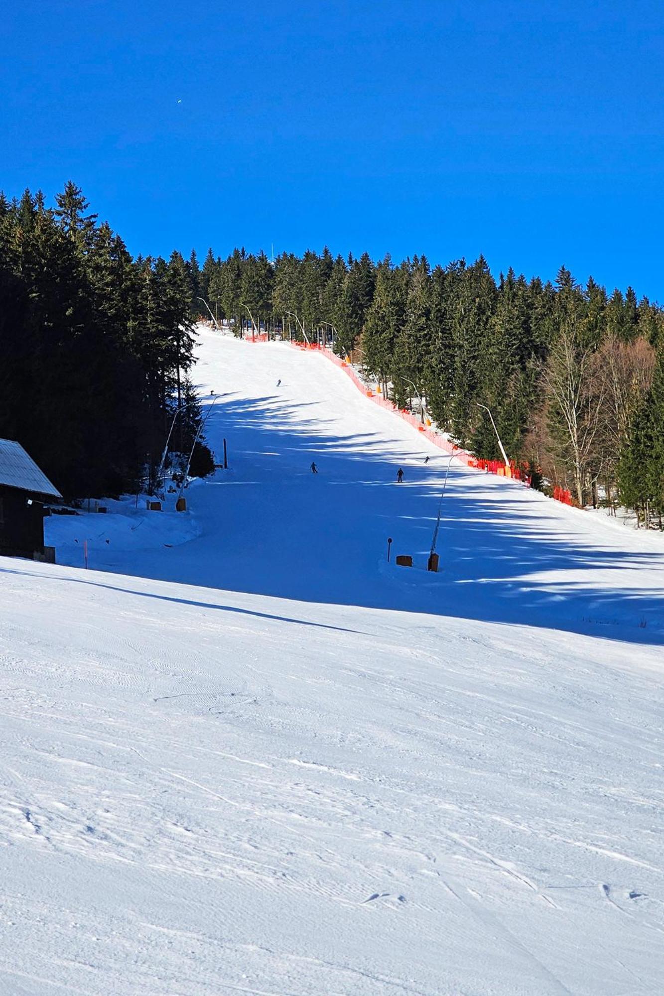 Enjoyharrachov - Atraktivni Slunne Studio Certovka V Centru Harrachova S Garazovym Parkovanim, Wifi-Wlan, Sat, Herni Konzoli, Netflix Zdarma A Nejkrasnejsim Vyhledem Na Certovu Horu S Arealem Skokanskych Mustku A Sjezdovku Apartment Luaran gambar