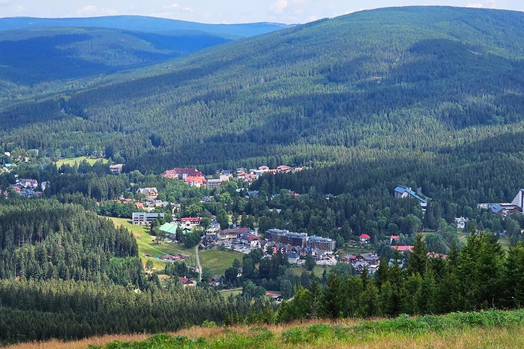 Enjoyharrachov - Atraktivni Slunne Studio Certovka V Centru Harrachova S Garazovym Parkovanim, Wifi-Wlan, Sat, Herni Konzoli, Netflix Zdarma A Nejkrasnejsim Vyhledem Na Certovu Horu S Arealem Skokanskych Mustku A Sjezdovku Apartment Luaran gambar